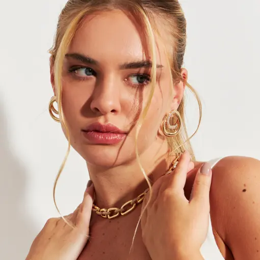 Colar de elos folheado a ouro 18k com detalhes em zircônia