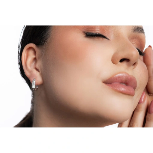 BRINCO ARGOLINHA RETANGULAR COM ZIRCÔNIAS