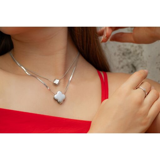 CHOKER COM TREVO