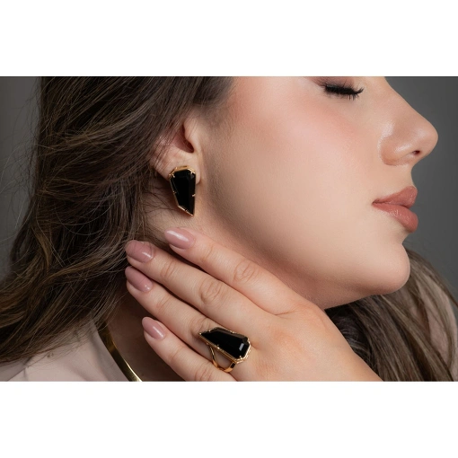 ANEL COM CRISTAL HEXAGONAL