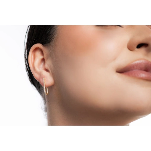 BRINCO ARGOLA OVAL COM ZIRCÔNIAS