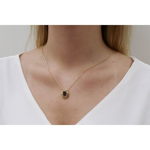 GARGANTILHA COM PINGENTE OVAL IRREGULAR COM CRISTAL
