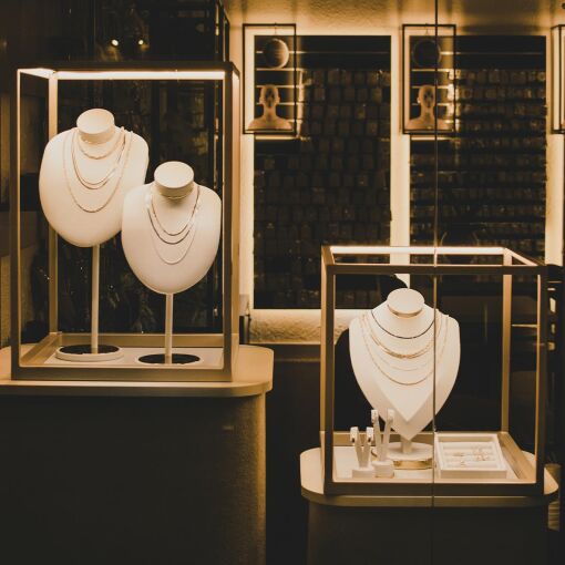 CUBO PARA VITRINE DOURADO COM ILUMINAÇÃO M