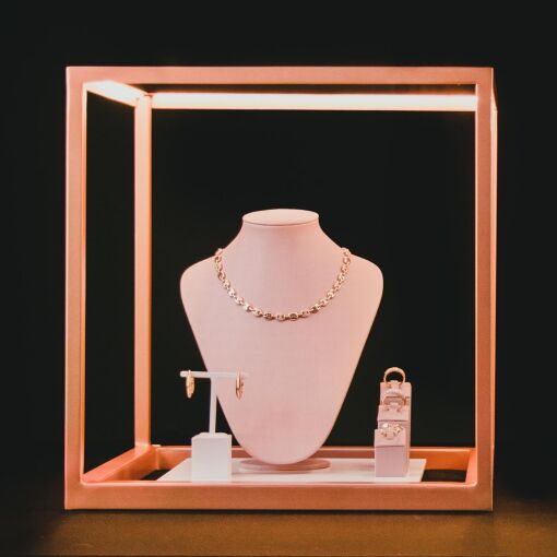 CUBO PARA VITRINE ROSÉ COM ILUMINAÇÃO COM EXPOSITORES M