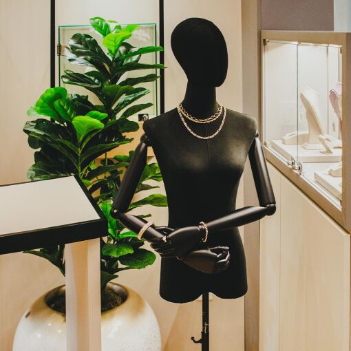 MANEQUIM ARTICULADO PARA JOIAS, ROUPAS E ACESSORIOS PRETO