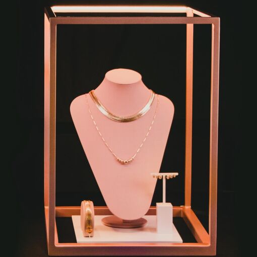 CUBO PARA VITRINE ROSÉ COM ILUMINAÇÃO COM EXPOSITORES G