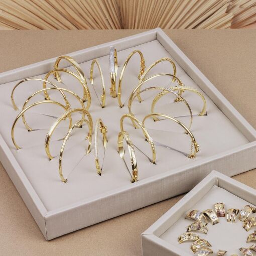 BANDEJA PARA BRACELETES 25X25CM FACTO DOURADO