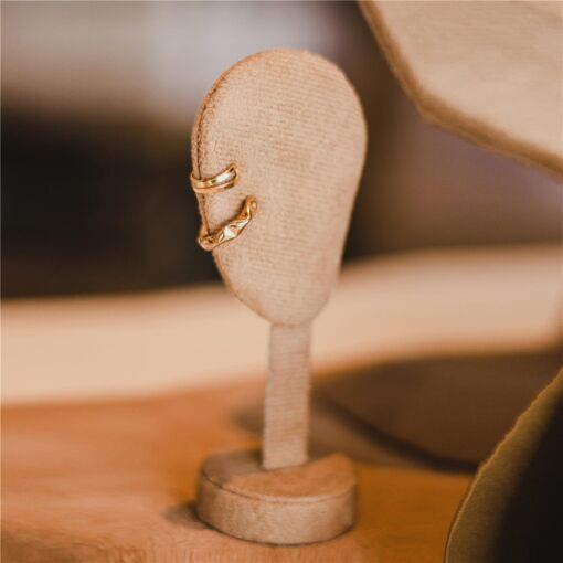 EXPOSITOR PARA PIERCING SUEDE CAMEL