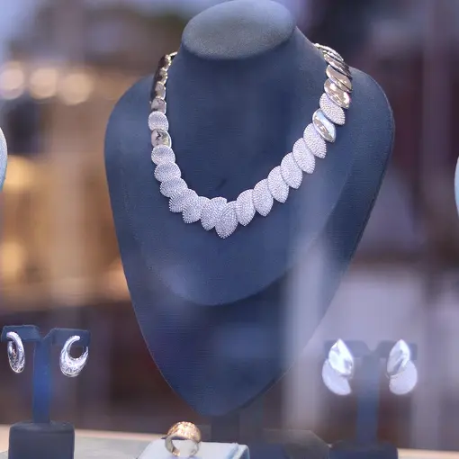 EXPOSITOR BUSTO NAVETE COLORS