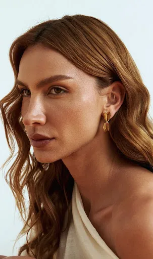 Coleção Lina: uma celebração do modernismo em pedra amarela