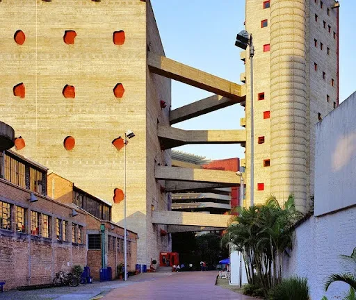 Coleção Lina: uma celebração do modernismo em pedra amarela