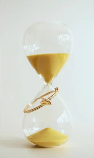 Coleção Lina: uma celebração do modernismo em pedra amarela