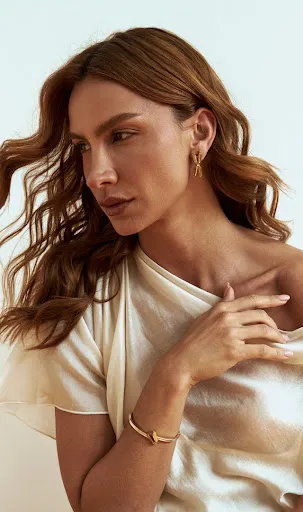 Coleção Lina: uma celebração do modernismo em pedra amarela