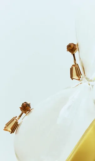 Coleção Lina: uma celebração do modernismo em pedra amarela