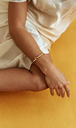 Coleção Lina: uma celebração do modernismo em pedra amarela