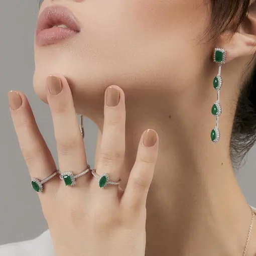 BRINCO PÊNDULO COM CRISTAIS DIVERSOS PRATA RODINADA