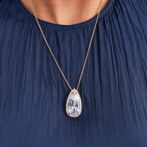 COLAR COM PINGENTE DE GOTA EM CRISTAL E ZIRCÔNIAS