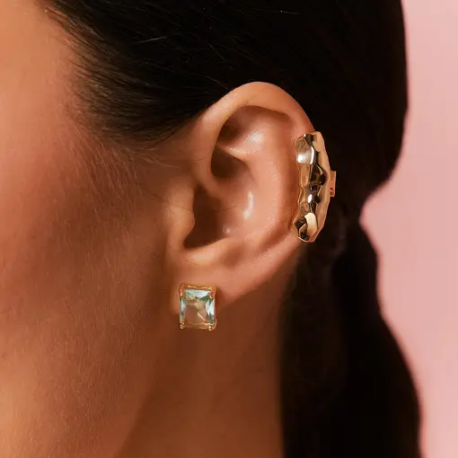 PIERCING DE ORELHA CURVO LISO BANHADO A OURO