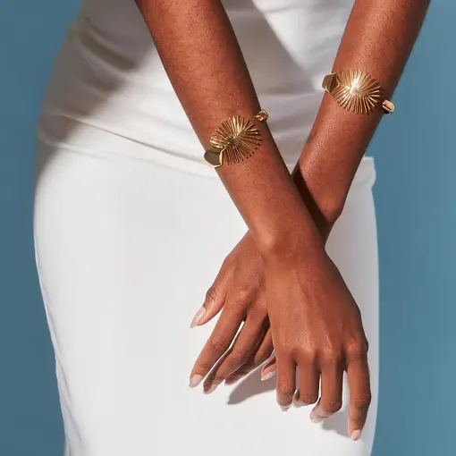 BRACELETE COM FOLHA ESPETADA LISA