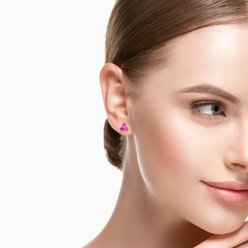 BRINCO DE FLOR COM CRISTAIS REDONDOS PRATA LISA