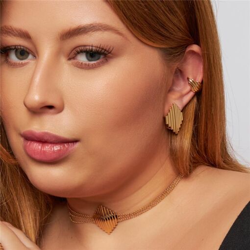 CHOKER TRÊS VOLTAS E PINGENTE GEOMETRICO BANHADO A OURO