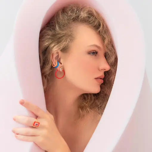 PIERCING DE ORELHA ESMALTADO ALARANJADO BANHADO A OURO