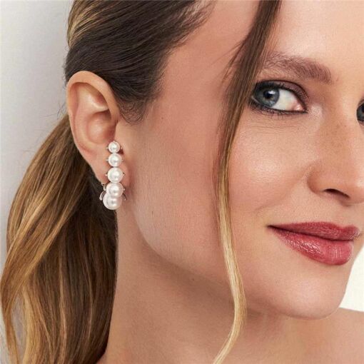 BRINCO EAR HOOK COM PÉROLA SHELL BANHADO A RÓDIO