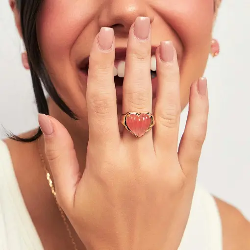 ANEL DE CORAÇÃO TEXTURIZADO EM CRISTAL