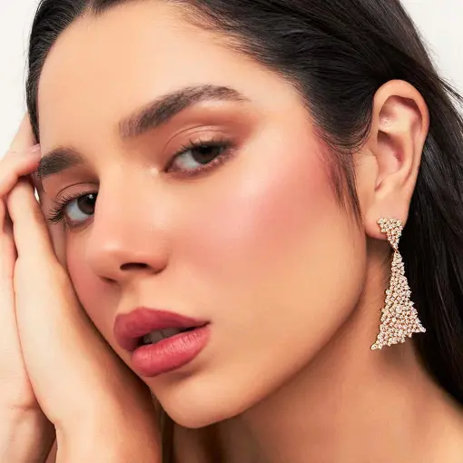 BRINCO PÊNDULO COM TRIÂNGULOS CRISTAIS E ZIRCÔNIA