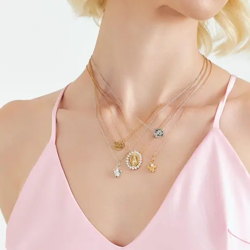 COLAR COM IMAGEM DE NOSSA SENHORA APARECIDA COM CRISTAIS