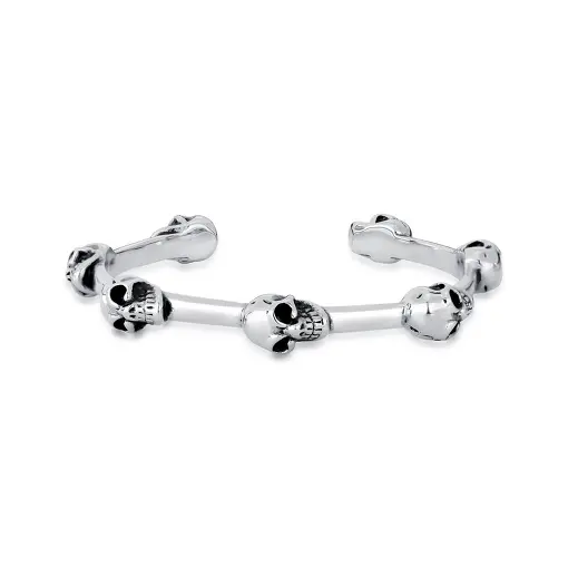 BRACELETE COM CAVEIRAS DISPERSAS EM AÇO