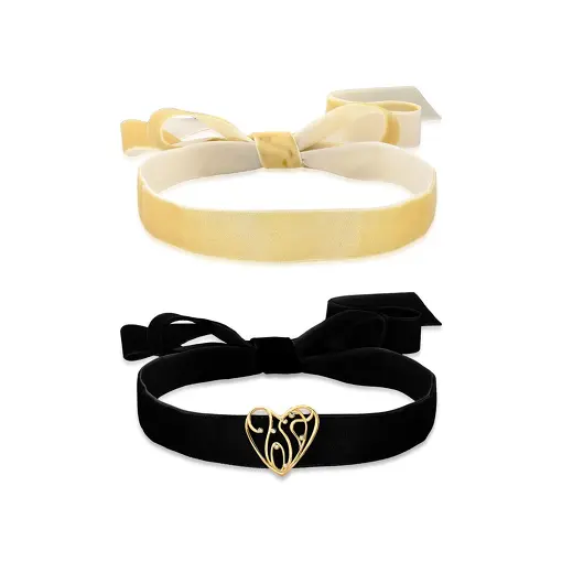 CHOKER EM CAMURÇA COM PINGENTE DE CORAÇÃO VAZADO BANHADO A OURO