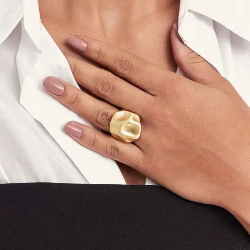 ANEL CURVO TRABALHADO E ACETINADO