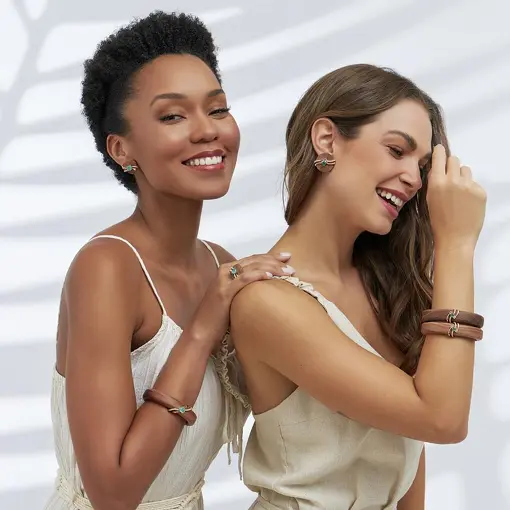 BRACELETE ABERTO MADEIRA JACARANDÁ COM ZIRCÔNIAS BANHADO A OURO