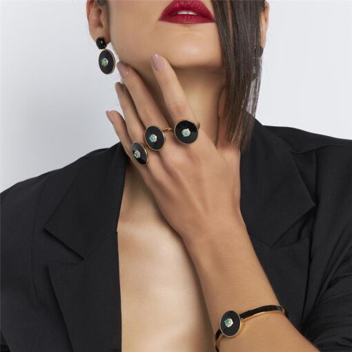 BRACELETE COM OVAL ESMALTADO E CRISTAL BANHADO A OURO