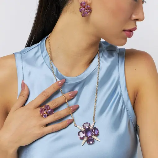 CORRENTE COM PINGENTE FLOR AMETISTA BANHADA A OURO