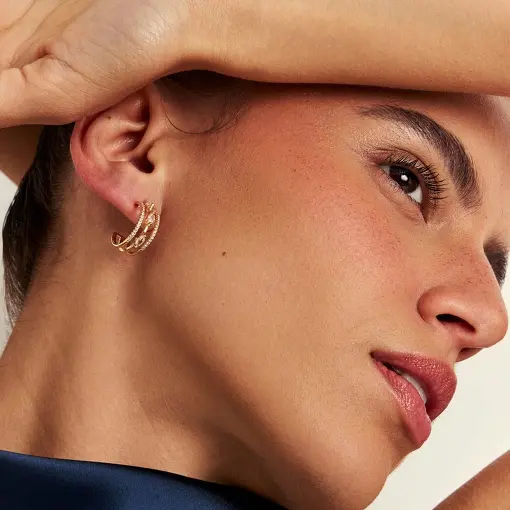 MEIA ARGOLA COM TRÊS VOLTAS E CRISTAIS NAVETE