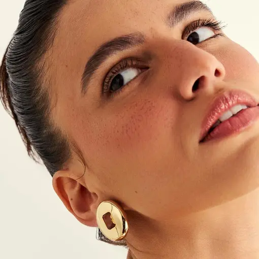 BRINCO OVAL COM CRISTAL RETANGULAR