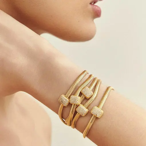 PULSEIRA COM PINGENTE RETANGULAR EM MALHA LAMINADA