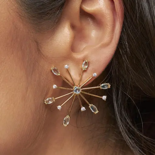 BRINCO DE FLOR COM ZIRCÔNIAS ÁGUA MARINHA BANHADO A OURO