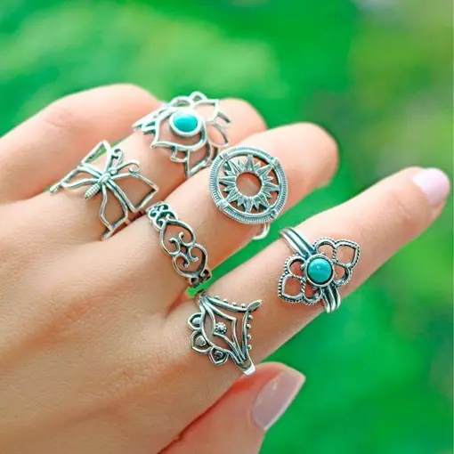 ANEL BORBOLETA VAZADA E LISA EM PRATA ENVELHECIDA