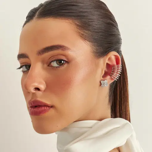 PIERCING DE ORLEHA UNITÁRIO COM QUATRO FILEIRAS DE ZIRCÔNIAS