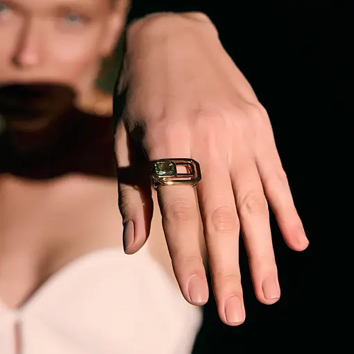 ANEL RETANGULAR VAZADO COM CRISTAL