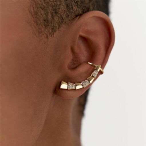 BRINCO EAR CUFF TRABALHADO CRAVEJADO DE ZIRCÔNIAS BANHADO A OURO