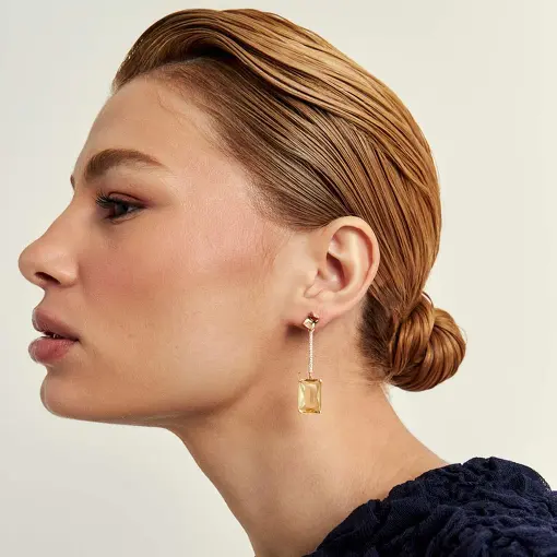 BRINCO PÊNDULO COM CRISTAIS RETANGULARES E ZIRCÔNIAS