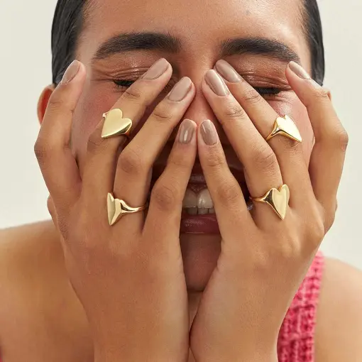 ANEL DE CORAÇÃO LISO BANHADO A OURO