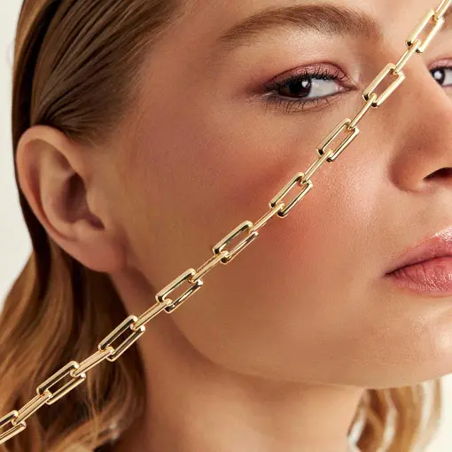 COLAR COM ELOS RETANGULARES VAZADOS