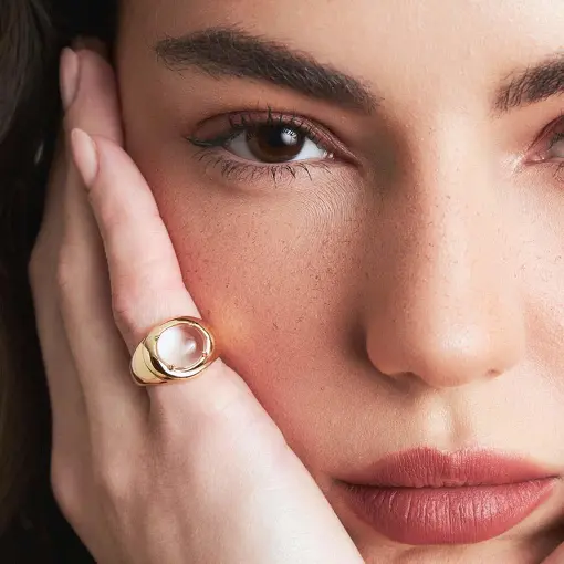 ANEL DEDO MÍNIMO ABAULADO COM CRISTAL OVAL