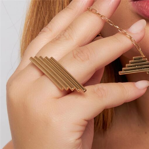 ANEL GEOMETRICO  TEXTURIZADO LISO BANHADO A OURO