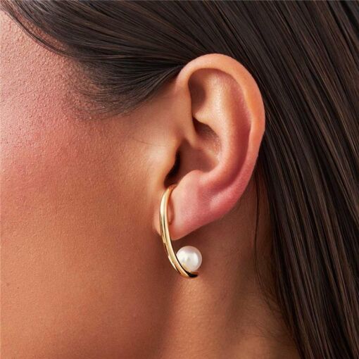 BRINCO EAR HOOK CURVO COM PÉROLA SHELL